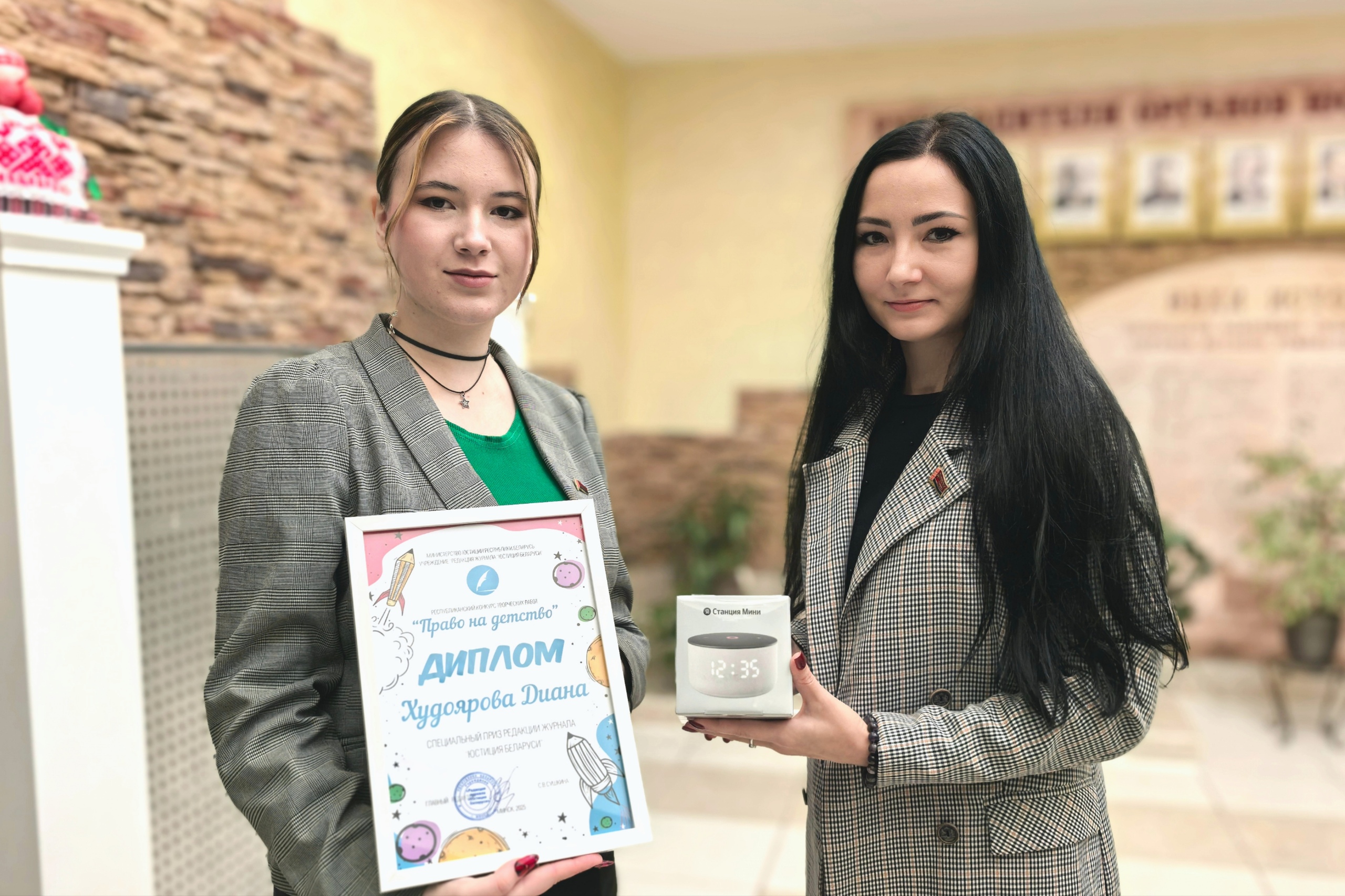 Умная колонка в подарок за творчество!