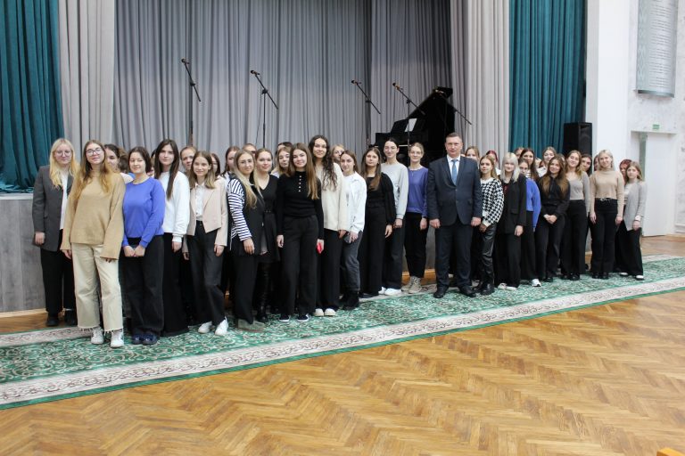 ШАГ: разговор с молодежью об общественной жизни ШАГ: разговор с молодежью об общественной жизни