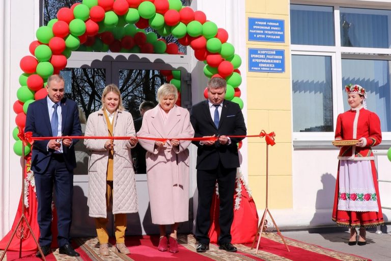 В Речице открылась обновленная служба «одно окно» В Речице открылась обновленная служба «одно окно»